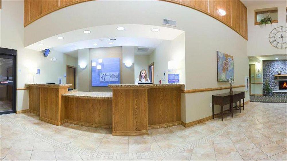 Holiday Inn Express Hotel & Suites Antigo By Ihg Exterior photo