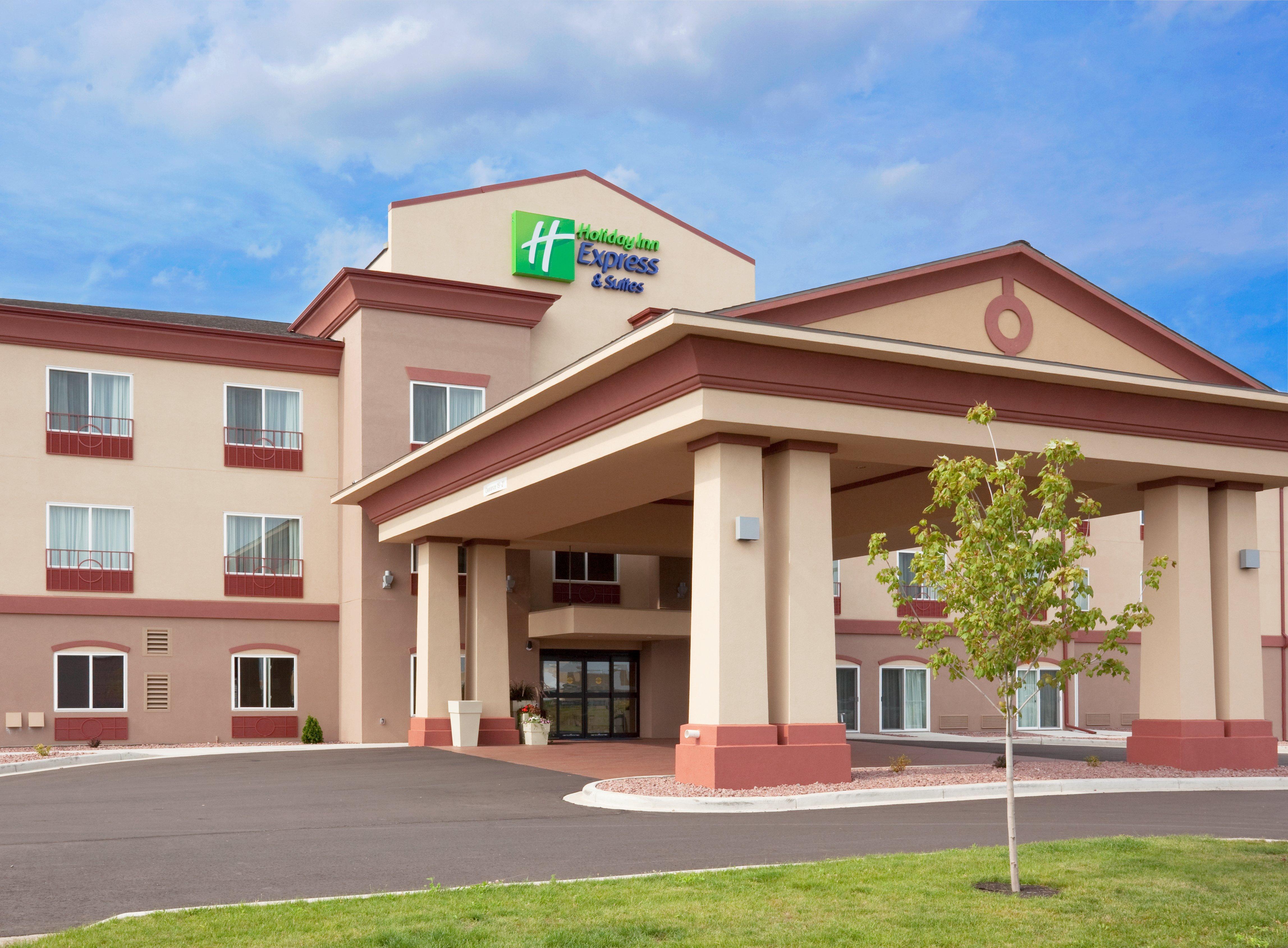 Holiday Inn Express Hotel & Suites Antigo By Ihg Exterior photo