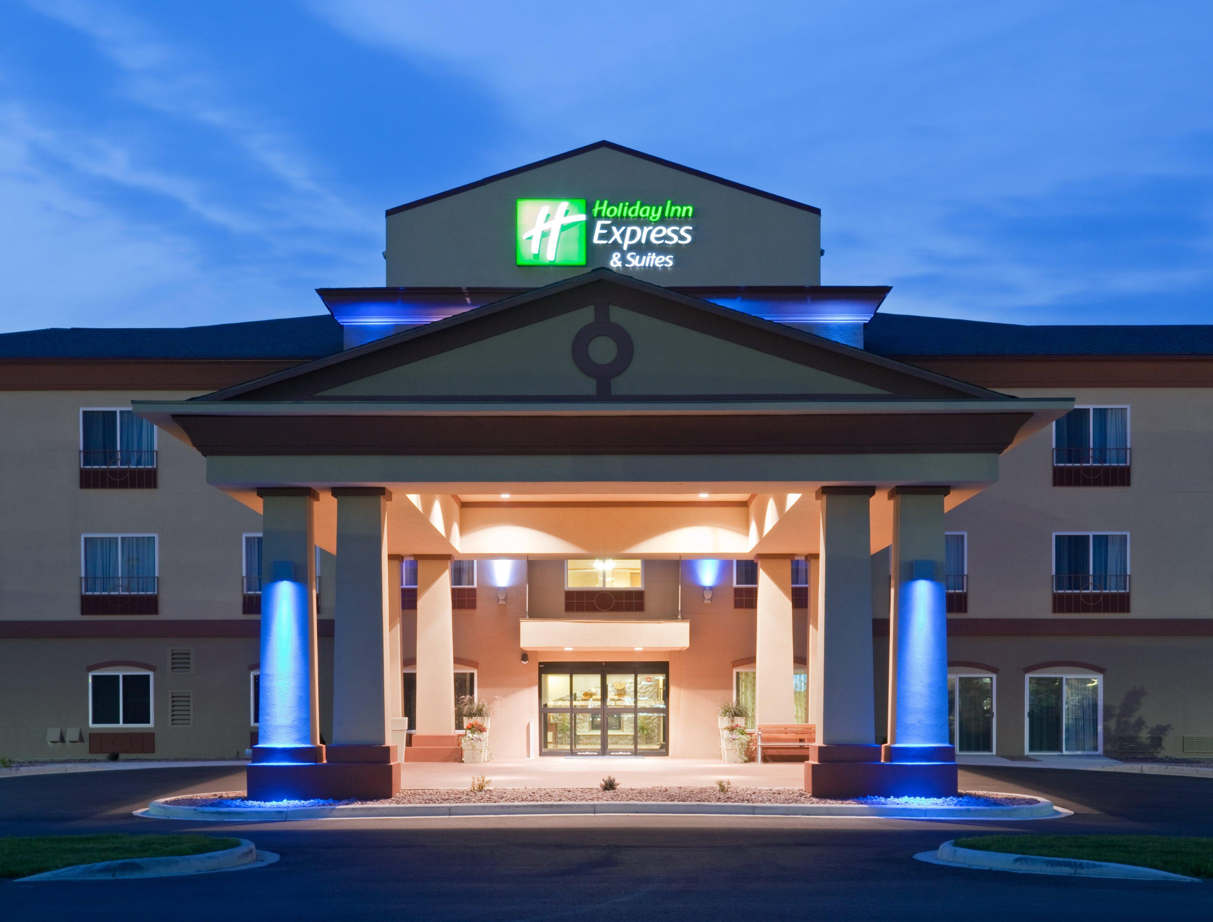 Holiday Inn Express Hotel & Suites Antigo By Ihg Exterior photo