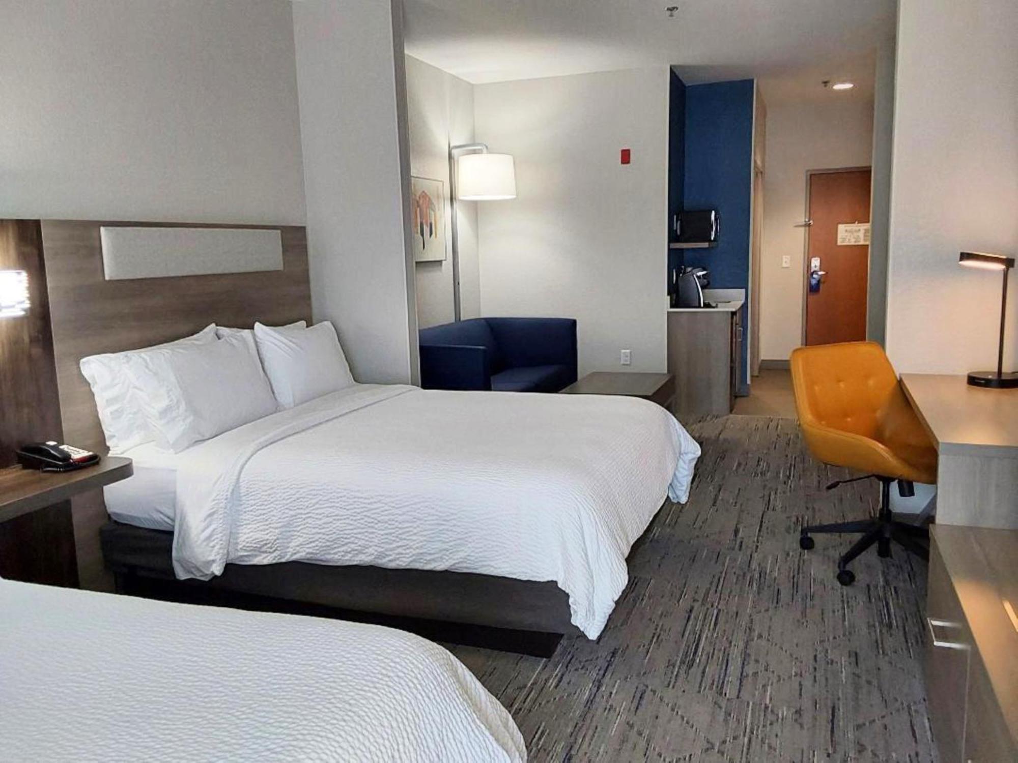 Holiday Inn Express Hotel & Suites Antigo By Ihg Exterior photo