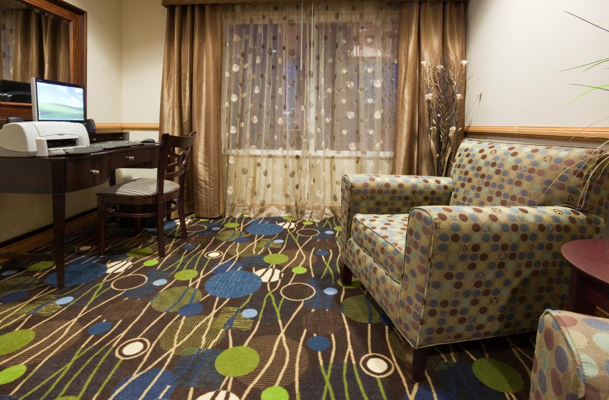 Holiday Inn Express Hotel & Suites Antigo By Ihg Exterior photo