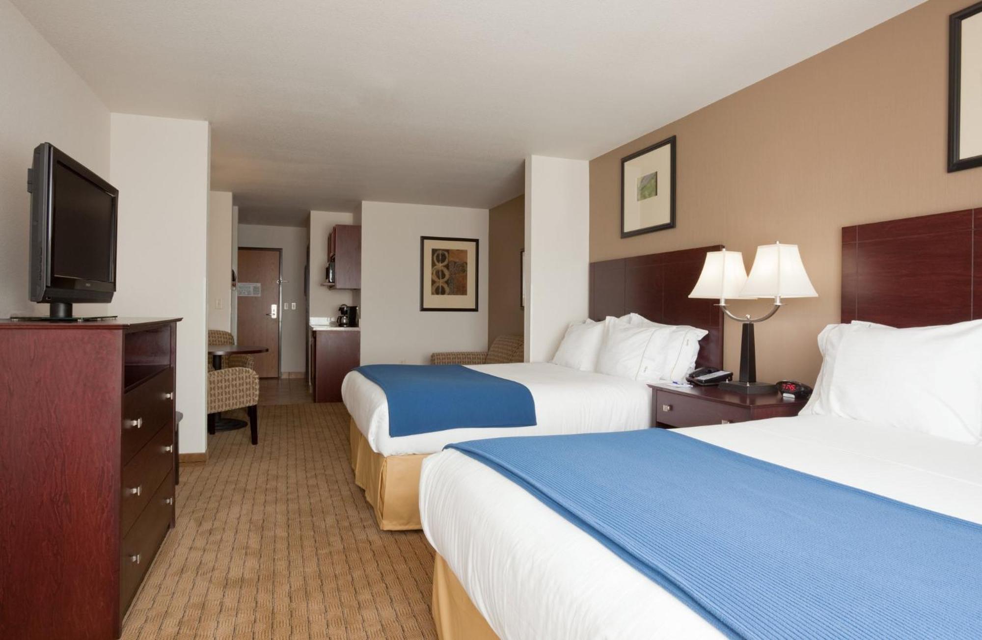 Holiday Inn Express Hotel & Suites Antigo By Ihg Exterior photo