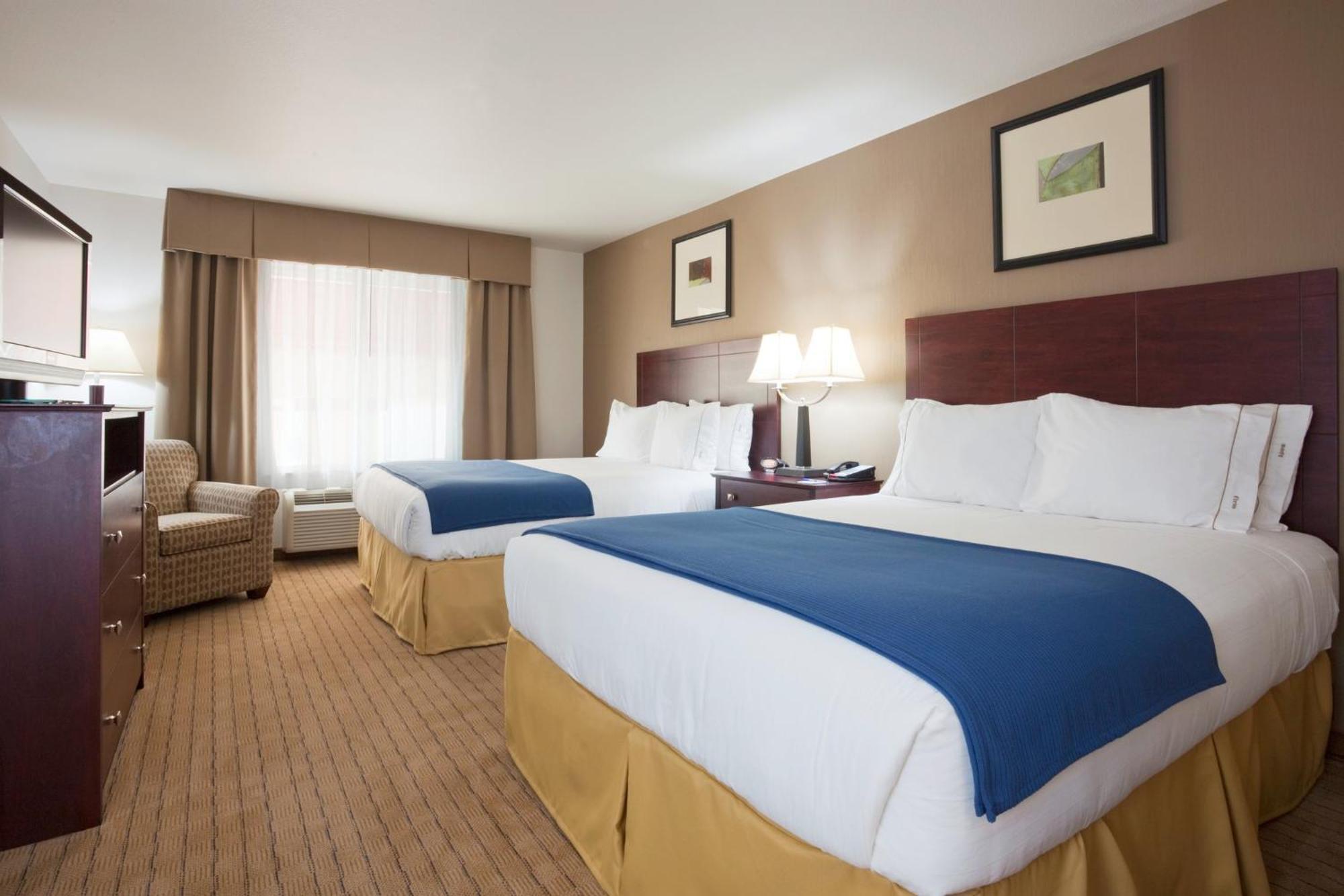 Holiday Inn Express Hotel & Suites Antigo By Ihg Exterior photo