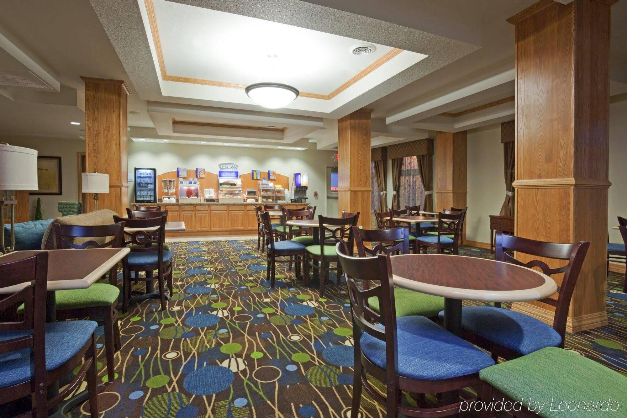 Holiday Inn Express Hotel & Suites Antigo By Ihg Exterior photo