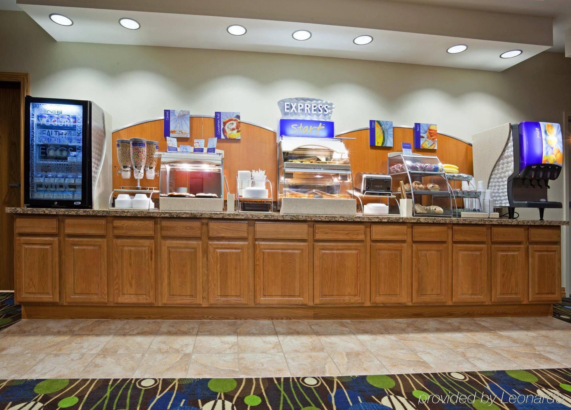 Holiday Inn Express Hotel & Suites Antigo By Ihg Exterior photo