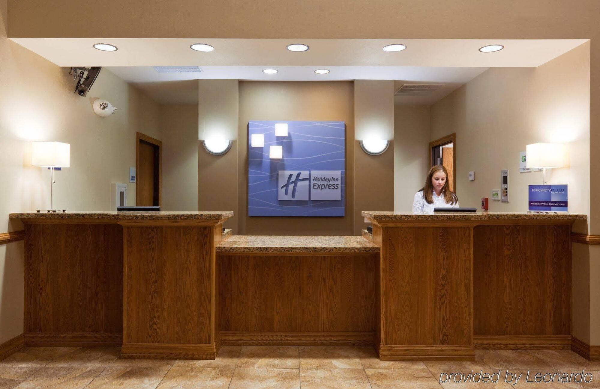 Holiday Inn Express Hotel & Suites Antigo By Ihg Exterior photo